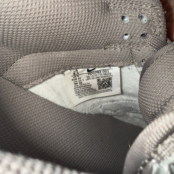 Nike Women's Gray and White Sneakers - Picture 4 of 6